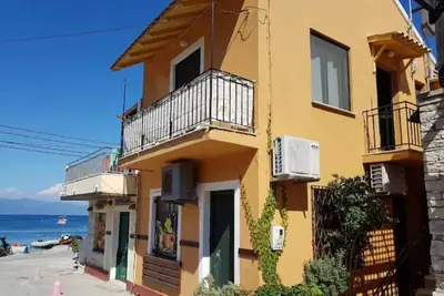Image de Old Harbour Apartment Rea (by Corfuescapes)