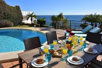 Image de Maison de vacances avec piscine privée pour 8 personnes env. 190 qmà Nerja, Andalousie (Costa del Sol)