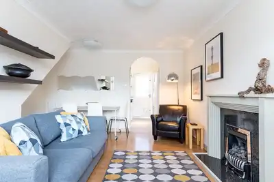 Image de 22 Scaife Gardens · Lovely 2-Bed York Townhouse with Free Parking | Pass the Keys