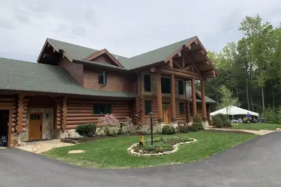 Image de Secluded Log Home, close to the lake and downtown
