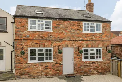 New Inn Apartment, with a garden in Easingwold