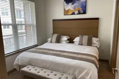 Image de Lux & Cozy @ Medical Center|Dwtwn |King-Size | 1br