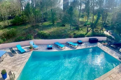 Image de Agréable, Villa contemporaine, ensoleillée au calme dans un écrin de verdure