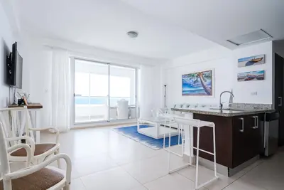 Image de Chic Beachfront Apt. W / 5 beds Las Olas Juan Dolio
