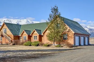 Image de Spacious Farm House with Stunning Mountain Views