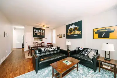 Image de Pittsburgh's Sports Suite- Free driveway Parking