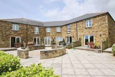 Two Bedroomed Holiday Cottage With Sea Views just one mile from the beach