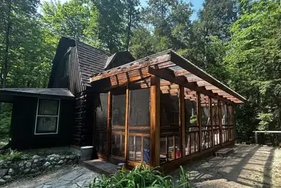 Image de The Mother Lodge - Cozy Cabin on the Creek