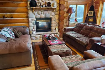 Image de Lazy Bear Hideaway -Your Spacious Mountain Retreat! Sleeps 30
