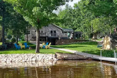 Image de Waterfront getaway with sandy beach on Lake Morris - a 163-acre 5 lake chain.