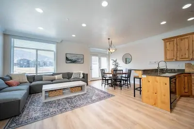 Image de Snowbasin Lakehouse Ls27 | Ski Getaway | Hot Tub