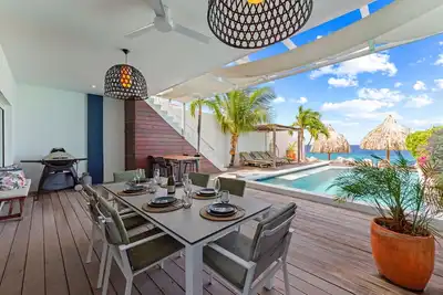 Image de 5 Star Ocean Front Apartment with private pool