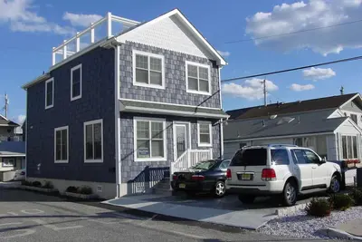 Image de Beach Block - 4 Bedroom, 3 Bath, Roofdeck