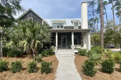 Marvelous Moreland Home Away From Home! Perfect Getaway, Includes Bikes! !