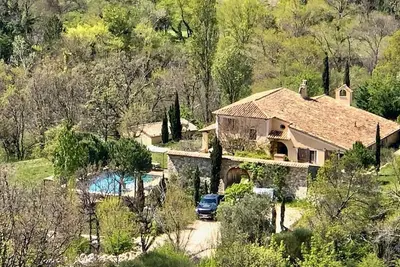 Image de Mas exceptionnel avec piscine, vue et grande cour intérieure