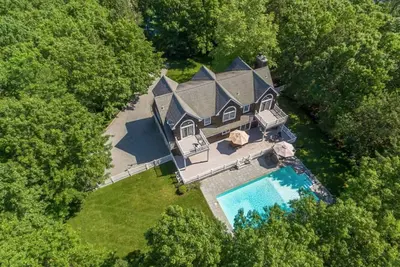 Image de Belle maison d'été familiale, piscine privée chauffée, idéale pour se divertir