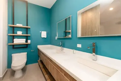 Image de Gold Standard | Pool Suite