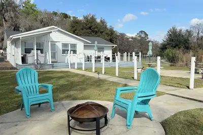 Lovely, Quaint Home on the Beautiful 822 Acre Hampton Lake