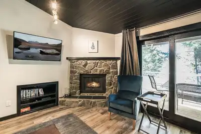 Newly renovated Bay Point with Whitefish Lake access, close proximity to downtown and skiing! !