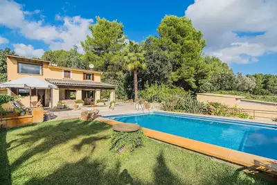 Belle villa \"Enrique\" avec vue sur les montagnes, piscine, Wi-Fi, jardin et terrasse