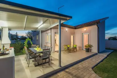 Image de Villa à Novigrad avec piscine privée