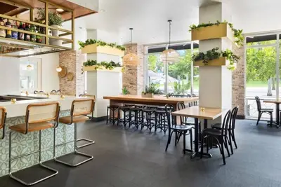 Image de Spacious Classy Room, Miami Hub Retreat, Steps to Bayfront Park!