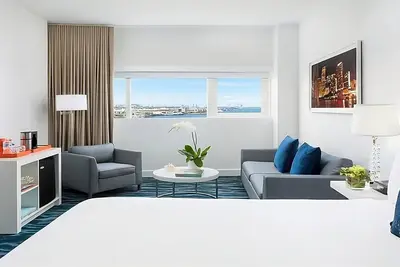 Minutes from Downtown Miami! 2 Great Units, On-Site Bar!