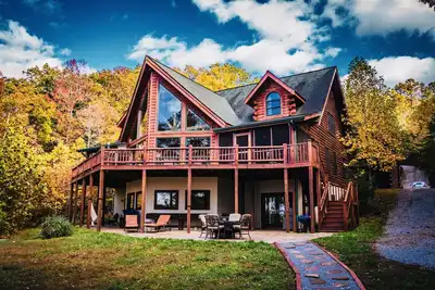 Image de Secluded Lakefront Cabin Resort: 5400sqft 6br, 5ba