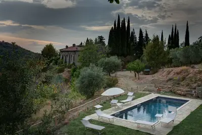 Image de Borgo di Novole emplacement unique, entouré par la nature