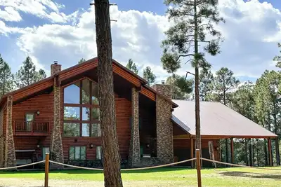 Image de Copper Elk Manor | Luxury Cabin on Forest Border