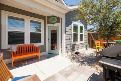 Image de CrabaCabana: The Heart of Corolla Beach Life/Steps to Sand<10 min.