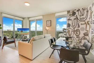 Beautiful Views - Artsy 2 Bdrm Miami Apt