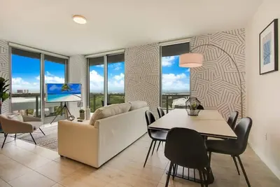 Bayviews 2 Bdrm Miami Design Apt!