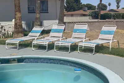 Image de 4 bedroom spacious cornerlot w/pool