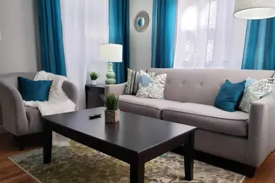 Image de Fully Fenced Backyard | 400 MBs Wifi | King Beds