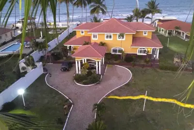Image de Relaxing beach front property
