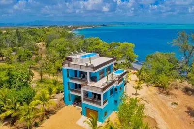 Image de Shedrock Shangrila, Beach Front Whole House