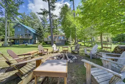 Image de 21 Mi to Slopes! Torch Lake Home w/ Private Beach