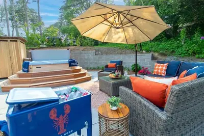 Image de Great Chatham Location w/ Hot Tub, Near Beach!