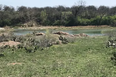 Image de Peaceful getaway on the serene Llano river. Kayaking or relaxing by the water