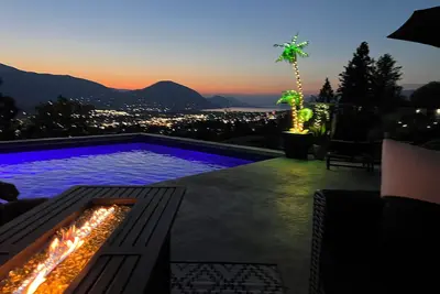 Image de Sunsets Mansion Penticton 5 bed pool hottub sauna\/gym