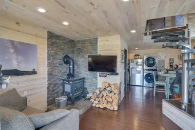 Image de Secluded Jefferson Cabin w/ Deck + Mountain Views!