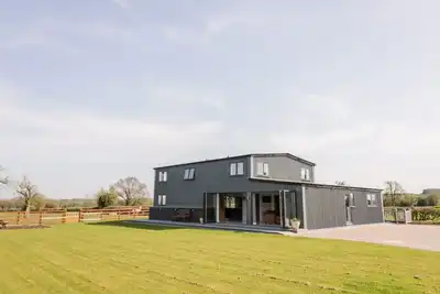 Image de Phoenix House, family friendly, with hot tub in Castlemorton