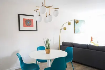 Image de Modern 2 Bedroom 1 Bath Condo with Patio