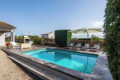 Maison de vacances Santa Eulàlia 54 avec connexion Wi-Fi, climatisation, piscine, jardin et terrasse ; parking disponible