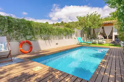 Maison de vacances Casa Gema avec vue sur les montagnes, piscine, Wi-Fi, jardin et terrasse ; stationnement dans la rue disponible