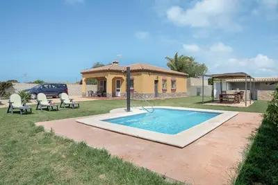 Image de Maison de vacances Los Tochitos avec piscine, Wi-Fi, climatisation, jardin et terrasse