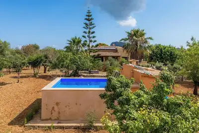 Image de Maison de vacances Ses Camesroges avec vue sur les montagnes, piscine, jardin et terrasse ; parking disponible