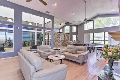 Image de Huge Home w/ Pool Table Near St Pete Beach!