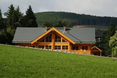 Luxury log cabin, right on the K1 ski and mtb. Elevator Willingen, family friendly
